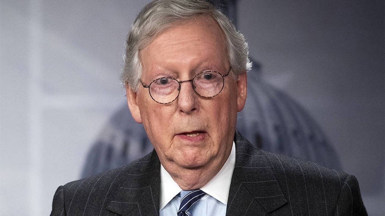 ABD Senatosundaki Cumhuriyetçilerin Lideri Mitch McConnell Basın Mensuplarının Sorularını Cevaplarken Dondu