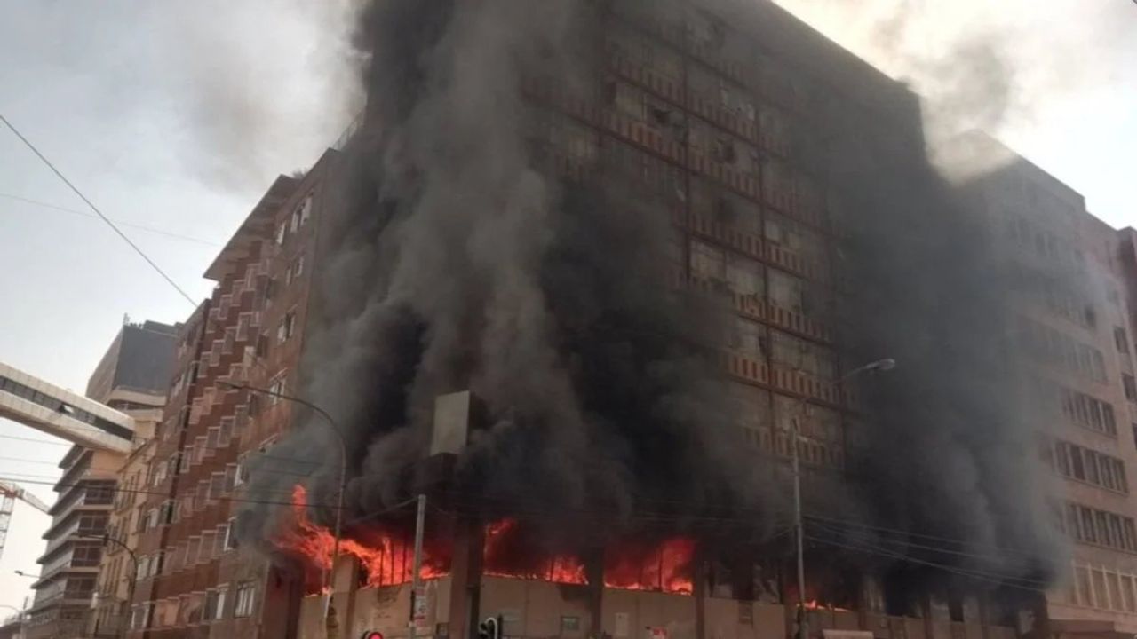 Johannesburg'ta Çıkan Yangında 52 Kişi Hayatını Kaybetti