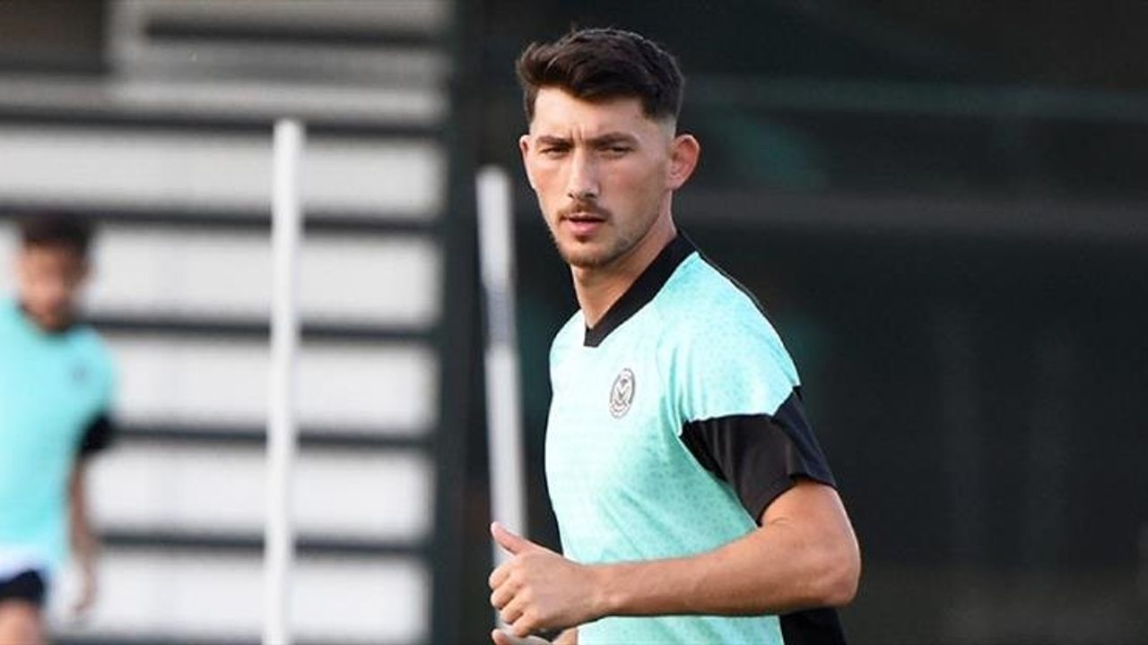 İstanbulspor, Jetmir Topalli'yi 5 yıllığına sözleşme uzattı ve Manisa FK'ye kiraladı