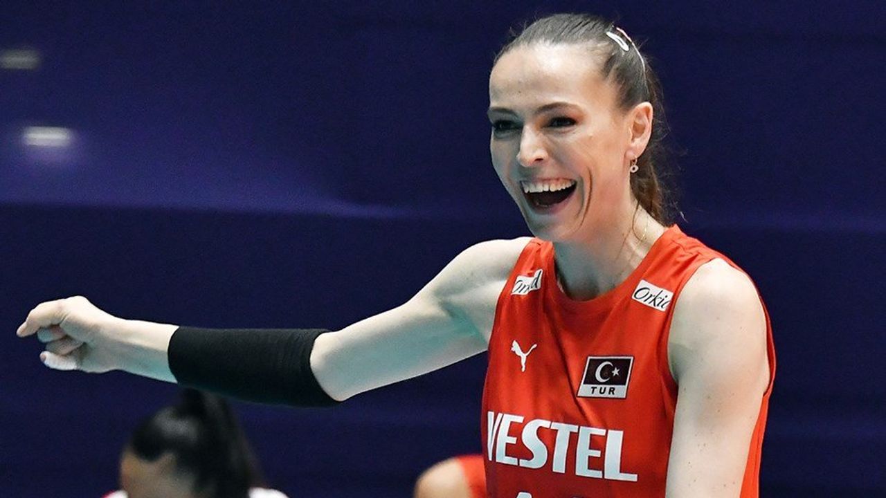 TVF Başkanı Mehmet Akif Üstündağ ve Voleybol Milli Takımı Oyuncuları Gururlarını Dile Getirdi