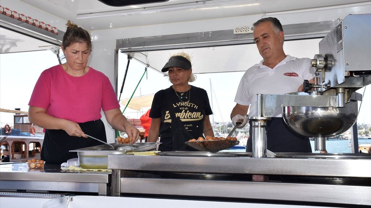 Yonca Evcimik, Anne ve Babası İçin Lokma Döktürdü