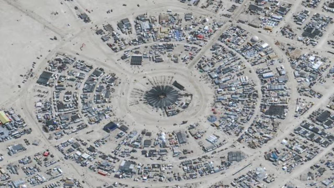 Burning Man Festivali'nde Yağmurun Etkisi: On Binlerce Kişi Mahsur Kaldı