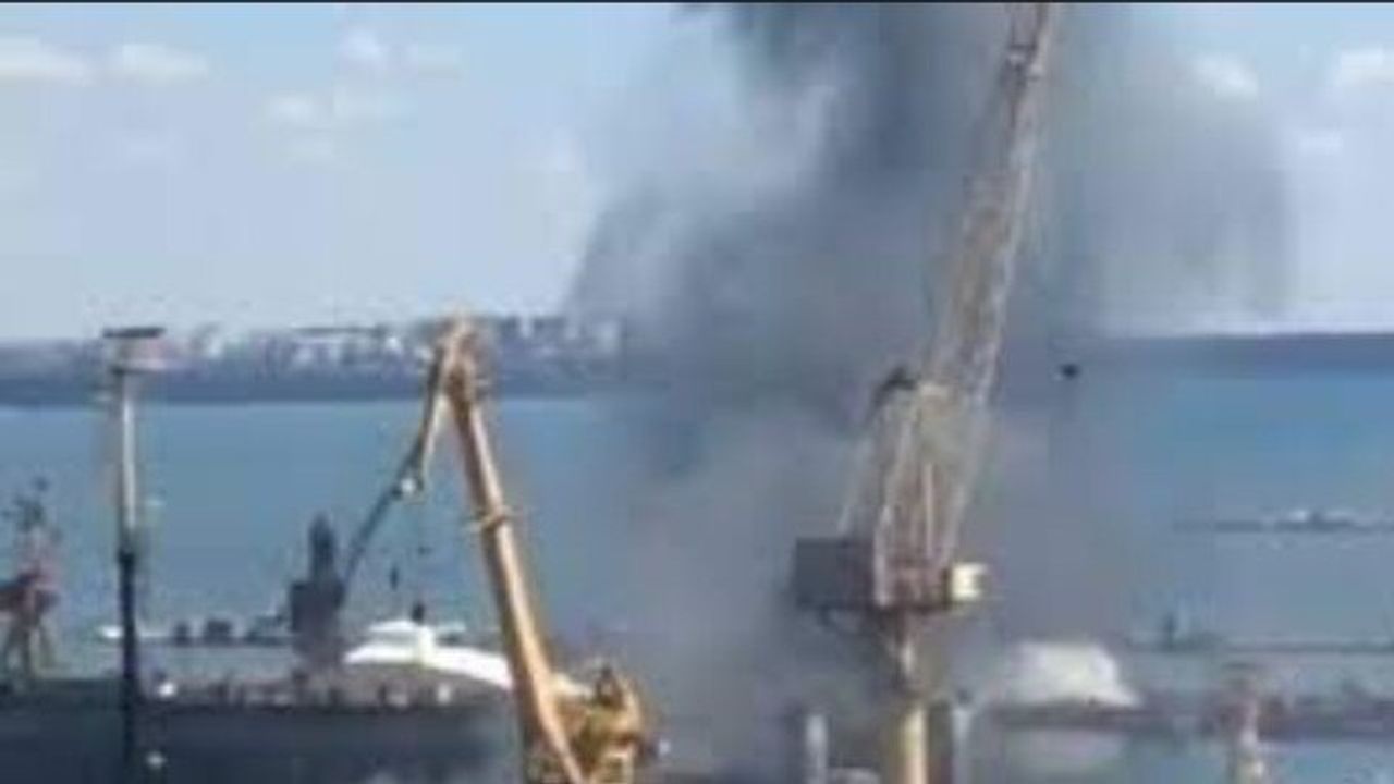 Rusya, Ukrayna'yı Odessa Limanı'nda İHA Saldırısıyla Vurdu