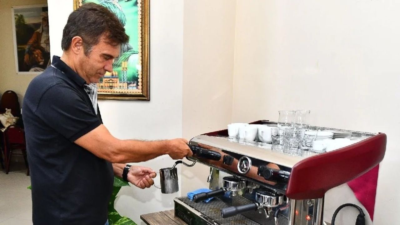 Gol Kralı Feyyaz Uçar, Barista Olarak Yeni İşine Başladı