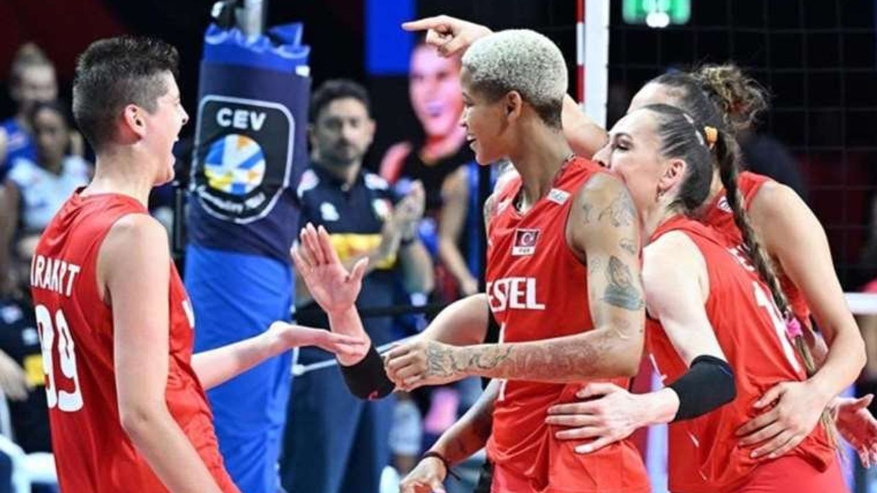 A Milli Kadın Voleybol Takımı'nın Final Maçının Taksim Meydanı'nda Yayınlanmasına İzin Çıkmadı