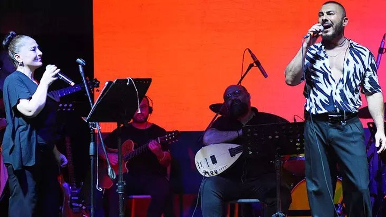 Rober Hatemo'nun Çeşme Konserinde Gergin Anlar