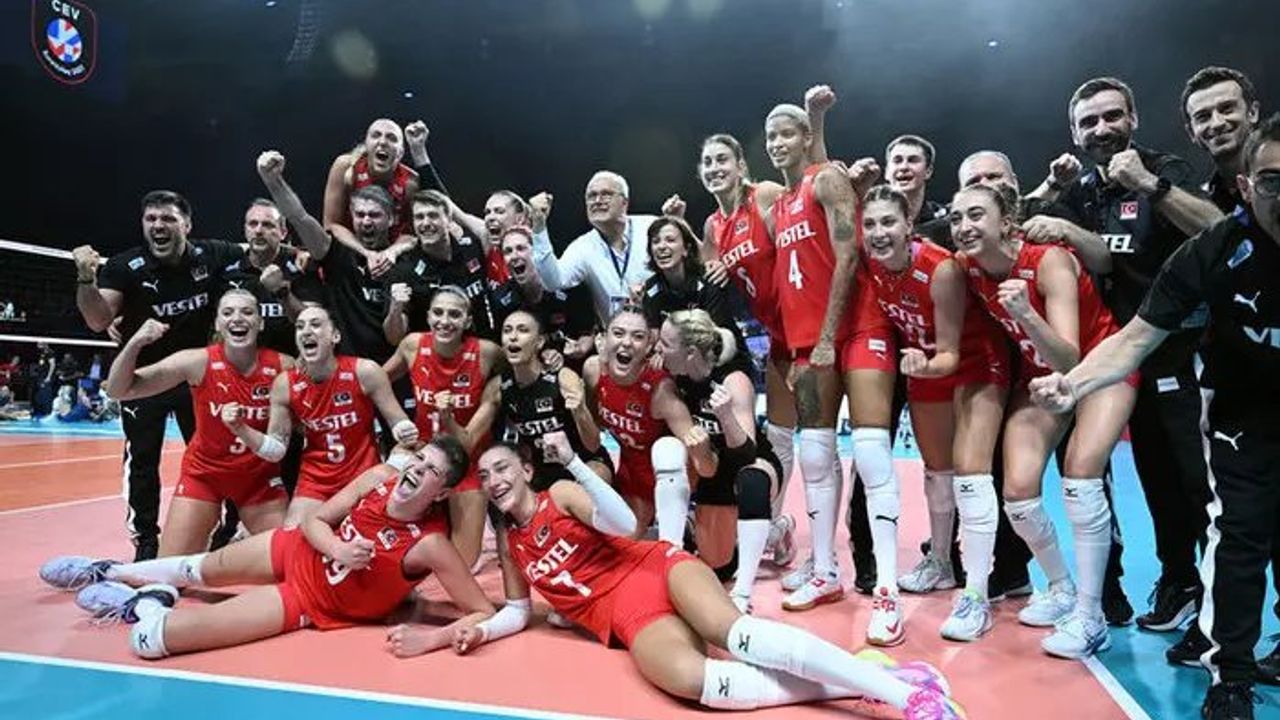 İstanbul Valiliği, Türkiye Kadın Milli Voleybol Takımı'nın final maçının Taksim'de canlı yayınlanmasını onaylamadı