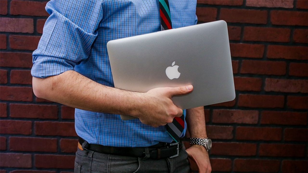 Apple, Uygun Fiyatlı MacBook Serisiyle Eğitim Alanında Büyümeyi Hedefliyor