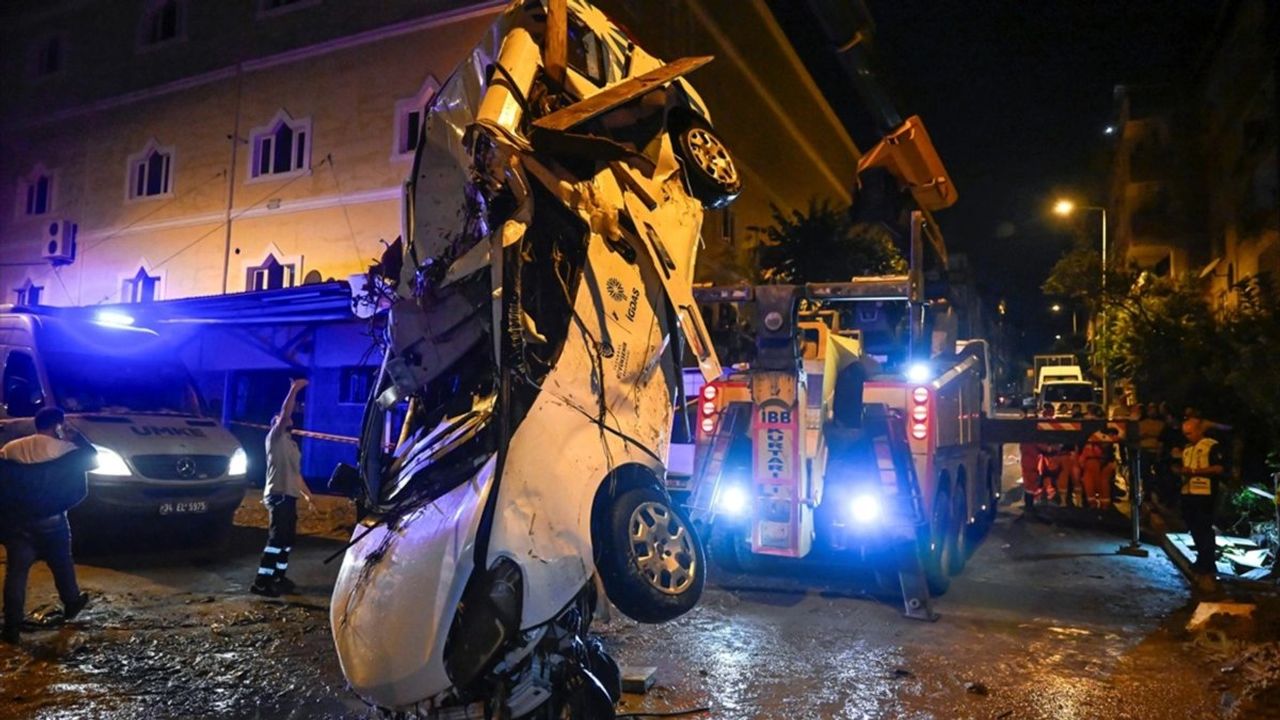 İstanbul'da Sel Felaketi: 2 Kişi Hayatını Kaybetti, 31 Kişi Yaralandı