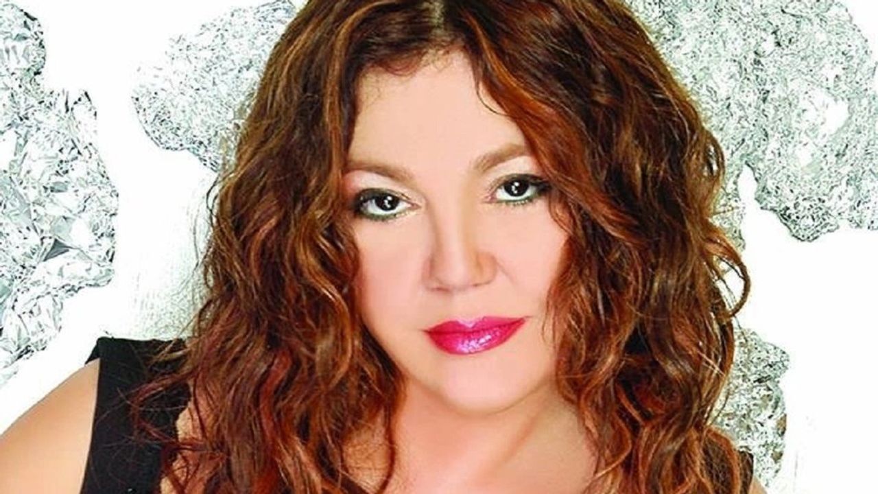Ünlü Şarkıcı Nazan Öncel'e Sigara Uyarısı: Sigaraya Başlarsa Felç Kalabilir