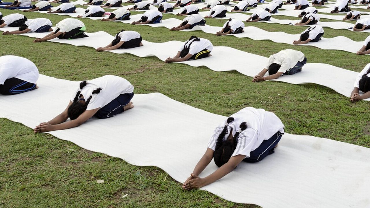 Yoga Dersi Polis Baskınıyla Sonuçlandı