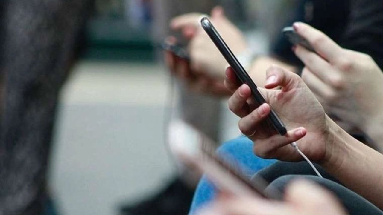 Üniversite Öğrencilerine Vergisiz Telefon Fırsatı