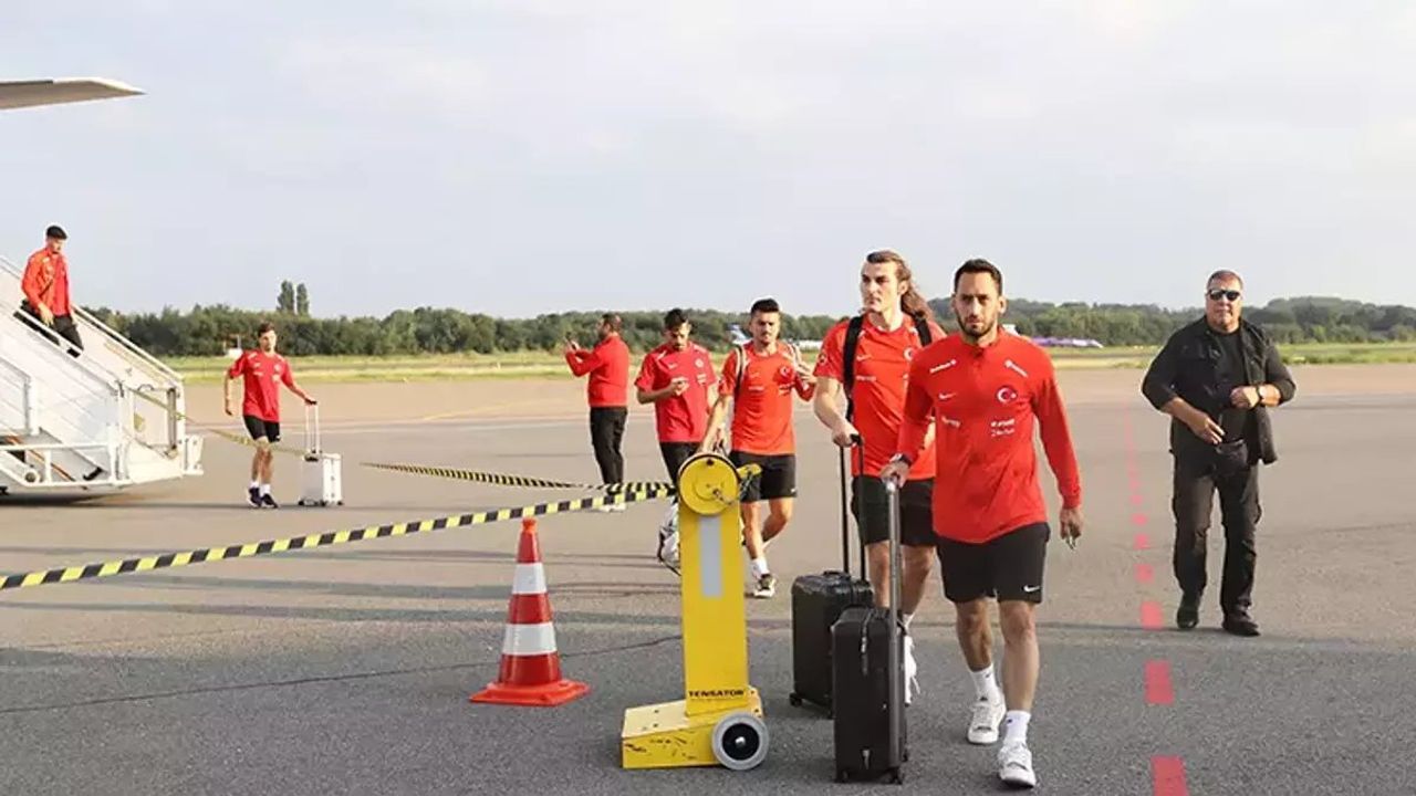 A Milli Futbol Takımı Hollanda'ya Gitti