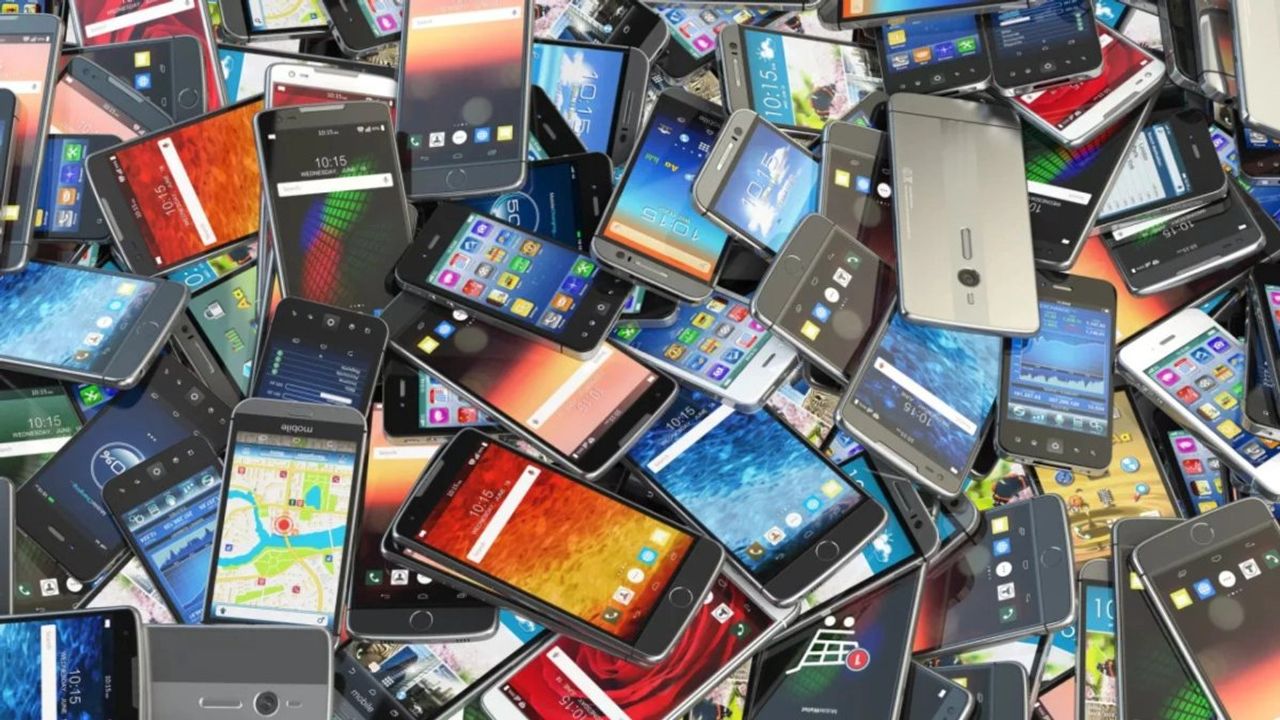 Avrupa'da Akıllı Telefon Satışları Düşüşte