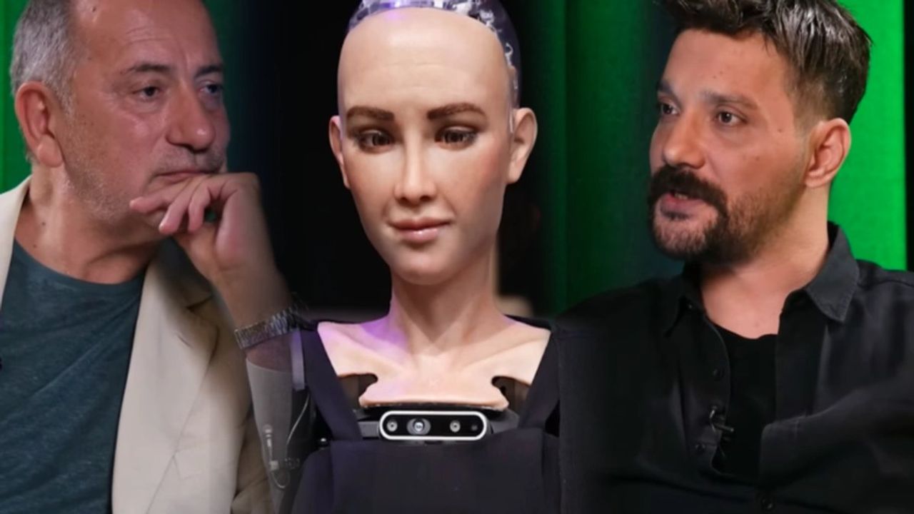 Robot Sophia ve Oğuzhan Uğur'un Programı