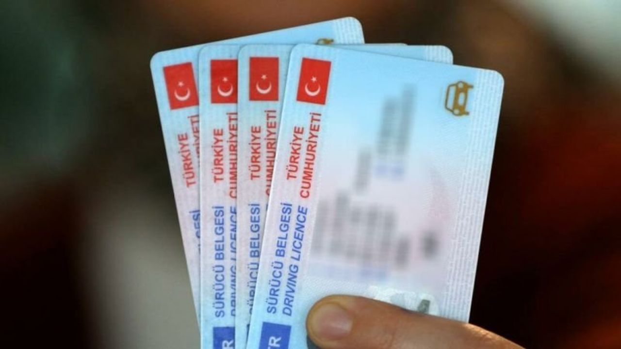 Eski Tip Ehliyetlerin Yenilenmesi Zorunlu Hale Geliyor