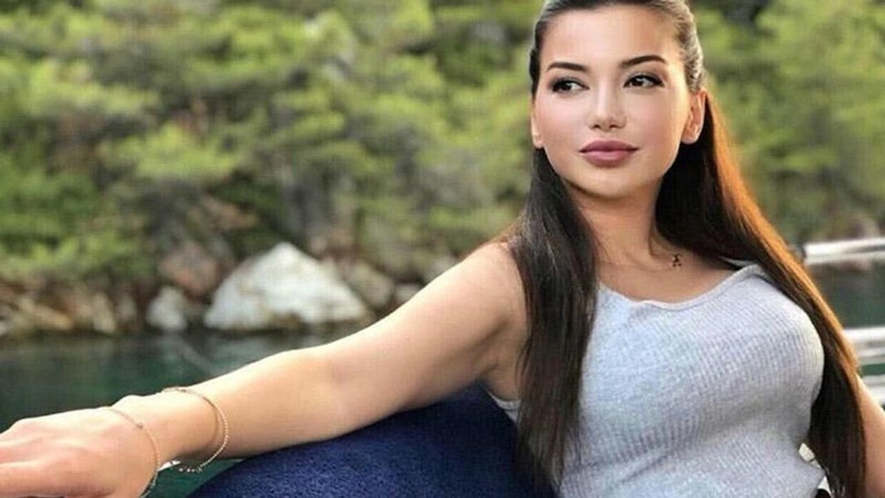Ünlü Psikolog Esra Ezmeci, Sosyal Medya Takipçilerine İlginç Soru ve İtiraflarla Yanıt Verdi