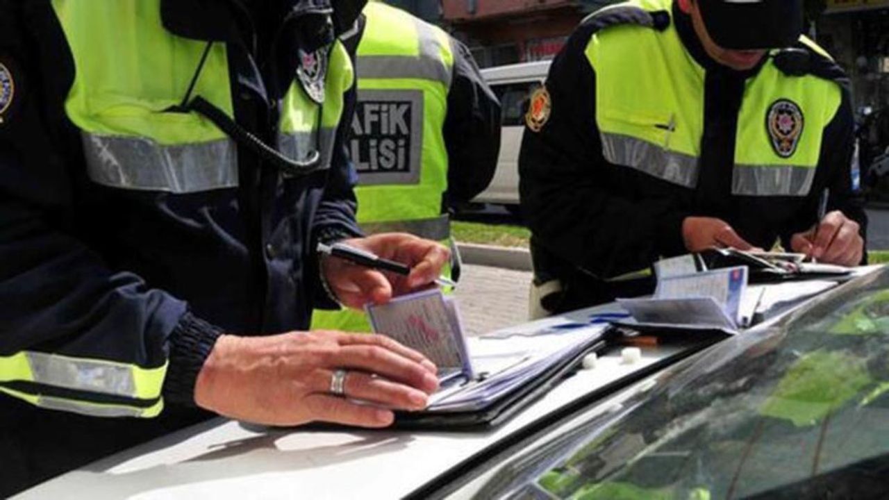 Trafikte Sürücü Belgesi Bilgileri T.C. Kimlik Kartına Aktarılıyor