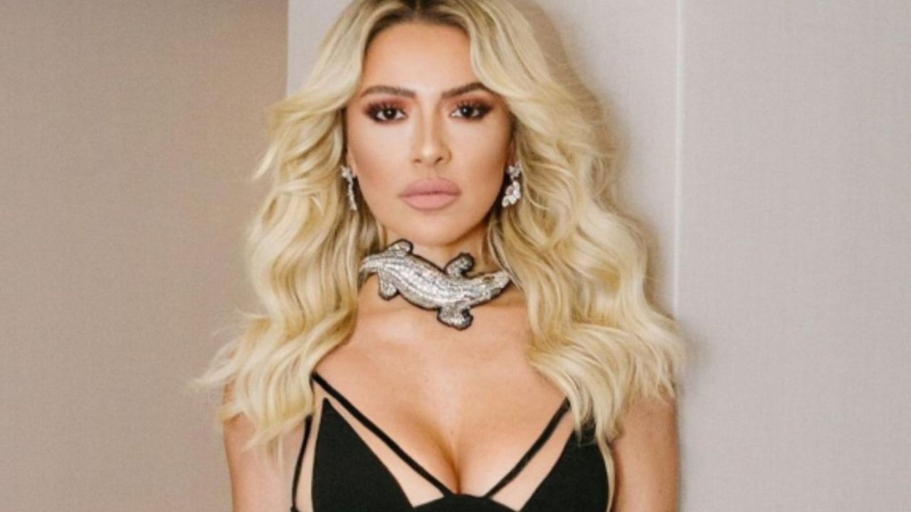 Hadise'nin Yeni Aşk Oku Kimi İşaret Ediyor: Mehmet Dinçerler mi, Berk Atan mı? Paylaşım Kafaları Karıştırdı!
