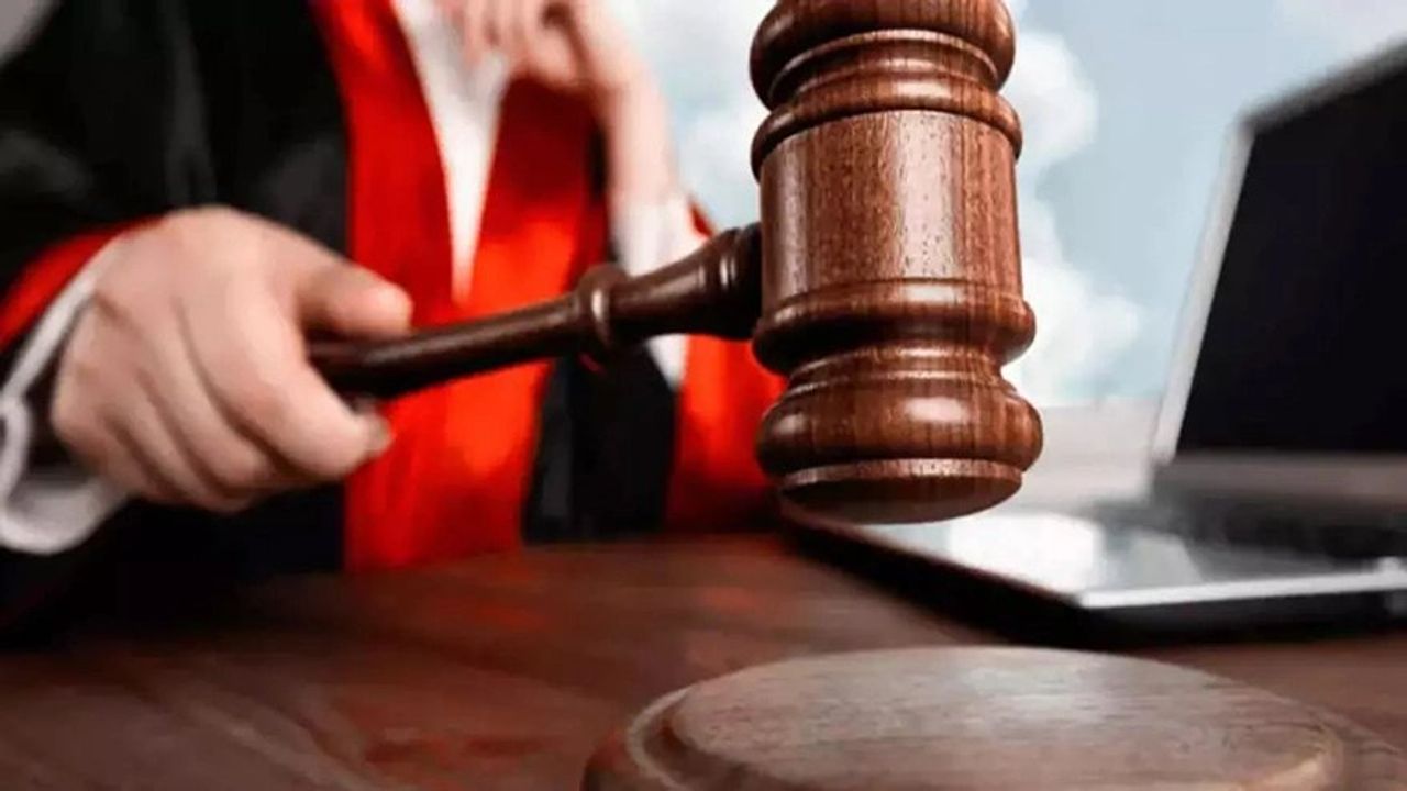 Yargıtay, Erkeğin Eşinin Rızası Olmadan Taşınmaz Satmasını Boşanma Sebebi Saydı