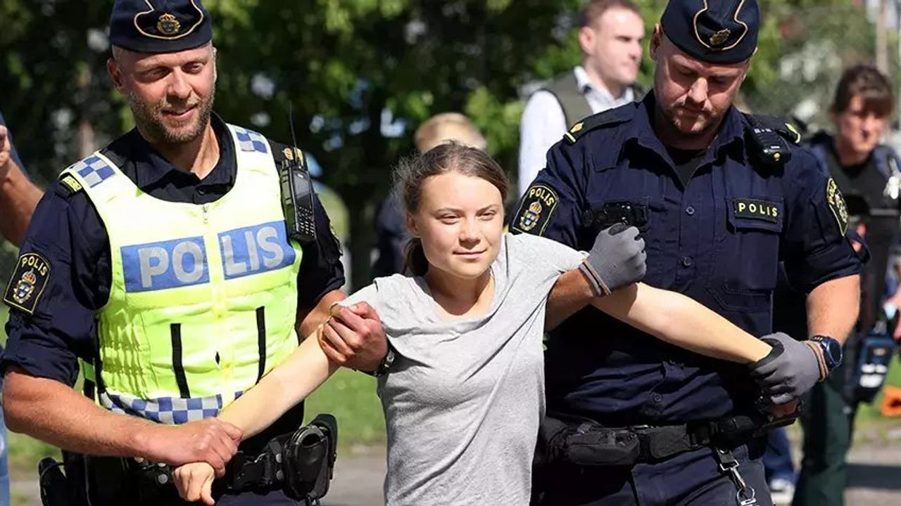 Çevre Aktivisti Greta Thunberg İkinci Kez Gözaltına Alındı