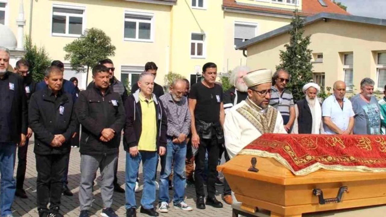 Usta Sanatçı Mehmet Ulay Son Yolculuğuna Uğurlandı