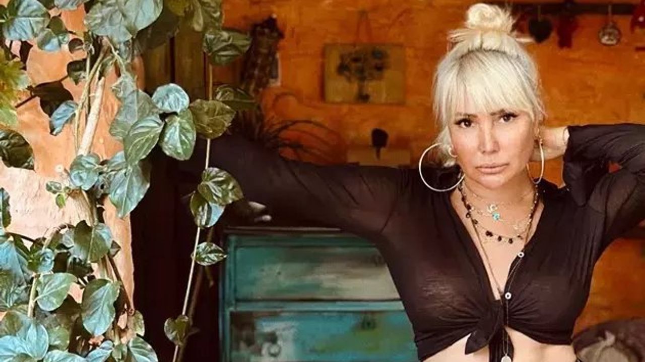 Yonca Evcimik'in 60. Yaş Pozları Yıktı Geçti
