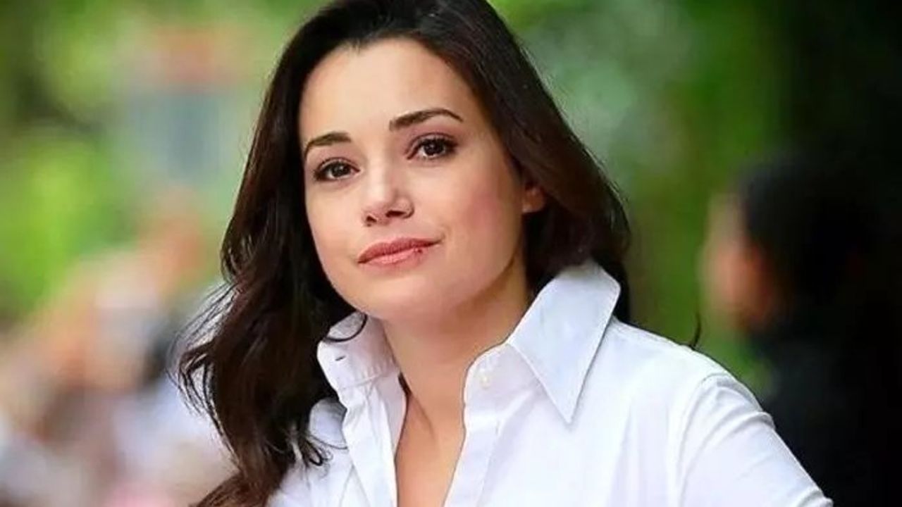 Özgü Namal, Özcan Deniz ile Başrolü Paylaşacağı Yeni Projesi İçin Alışveriş Yapmaya Geldi