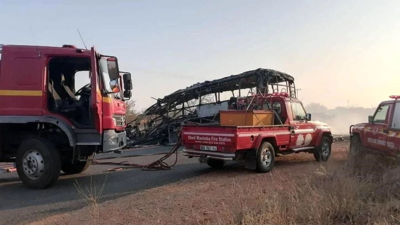 Güney Afrika'da Otobüs Kazası: 20 İşçi Hayatını Kaybetti