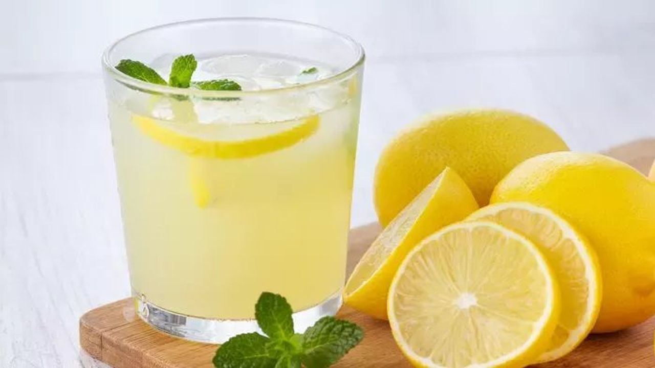Kilo Vermeye Yardımcı Olabilecek Limonlu Su