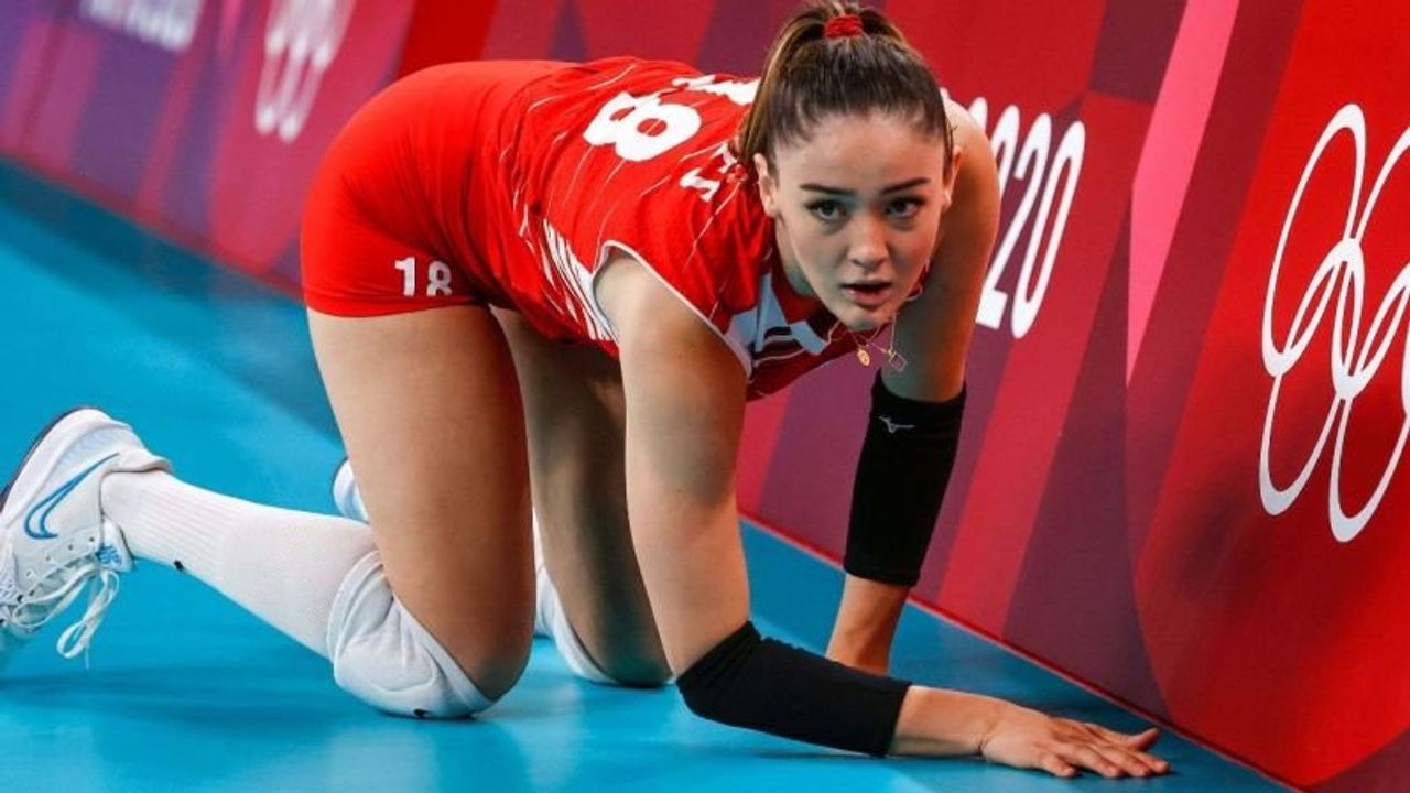 Zehra Güneş, Ergenlik Döneminden Beri Çağatay Ulusoy'a Hayran