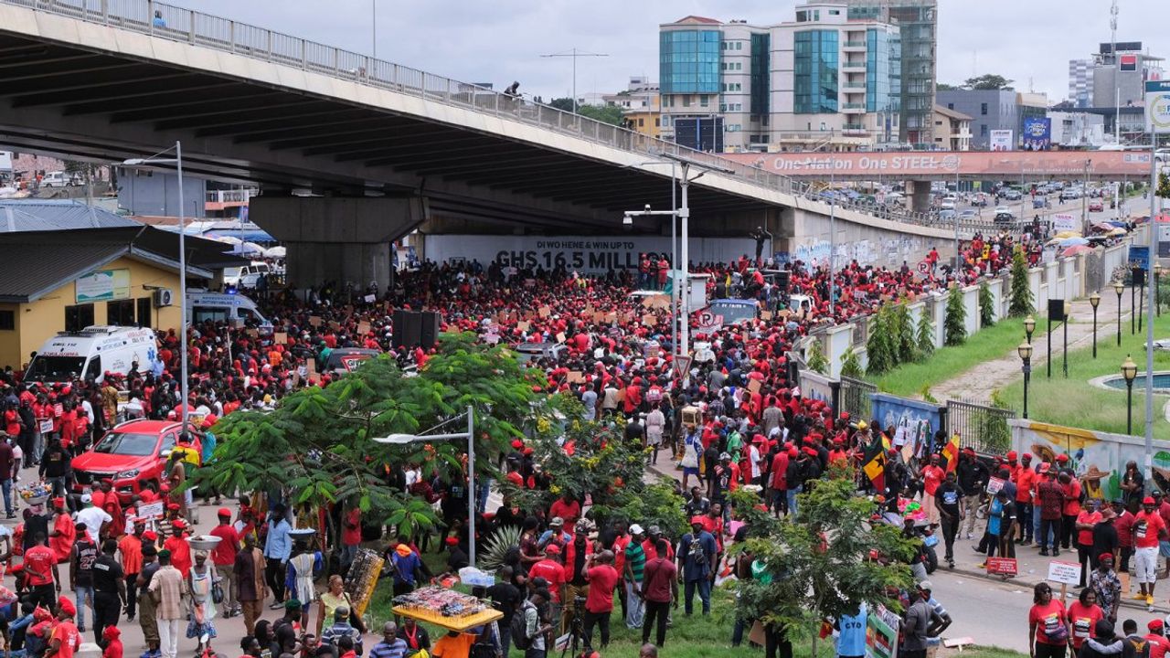 Gana'da Ekonomik Sıkıntılara Karşı Protesto