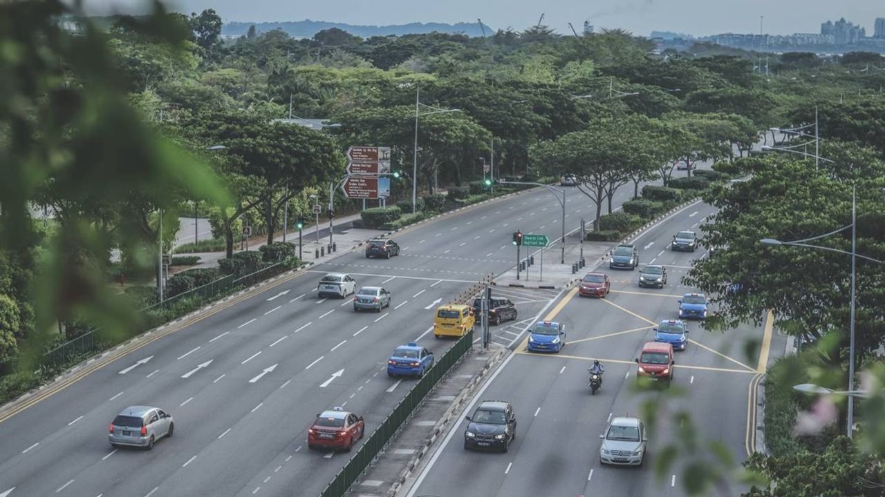 Singapur'da Araba Sahibi Olmak İçin 100 Bin Dolar Yetmiyor