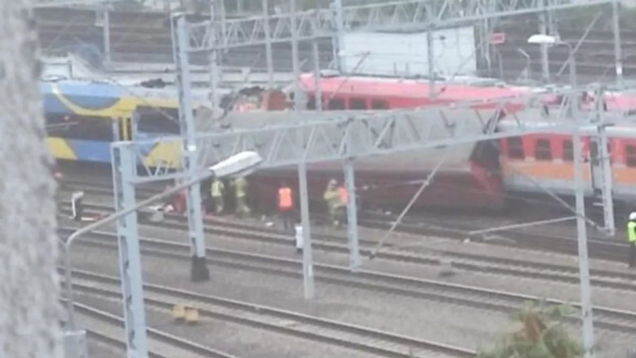 Polonya'da Tren Kazası: Gdynia'da İki Tren Çarpıştı, 3 Kişi Yaralandı