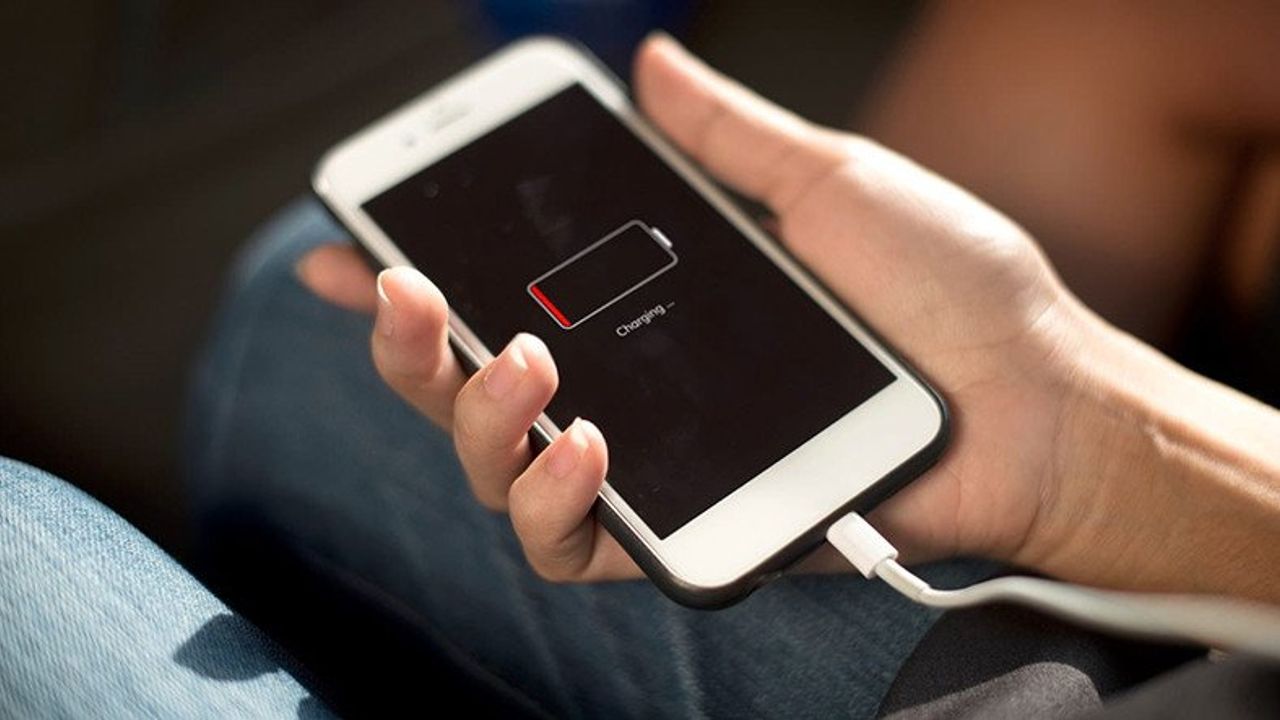 Telefon Kullanımı ve Şarj Aleti Pil Ömrünü Etkiliyor