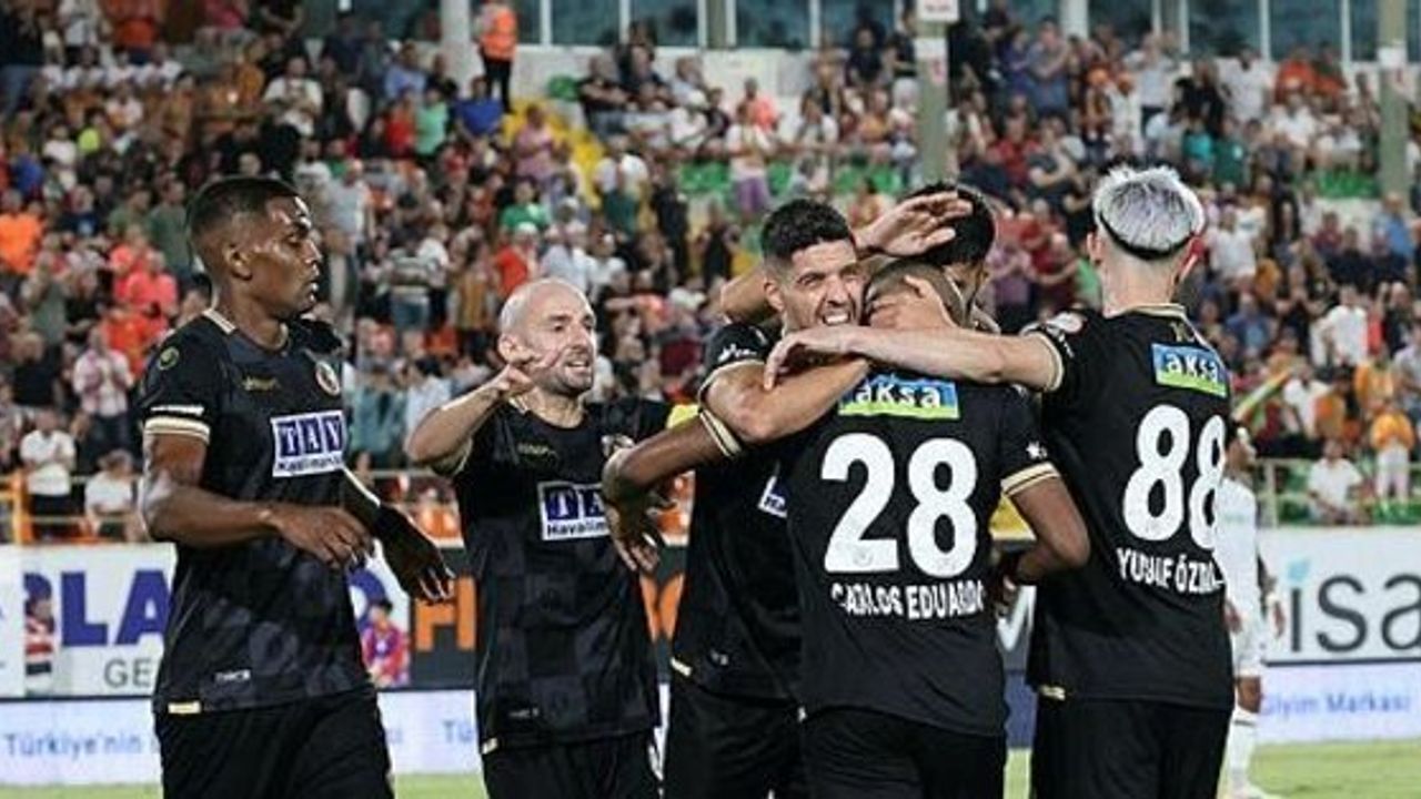 Corendon Alanyaspor, Fatih Karagümrük'ü 2-1 Mağlup Etti