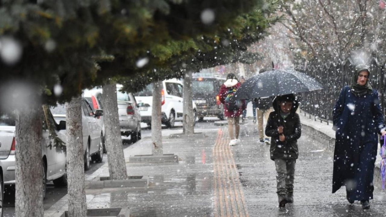 Meteoroloji Uzmanı Kerem Ökten Kar Yağışını Duyurdu!