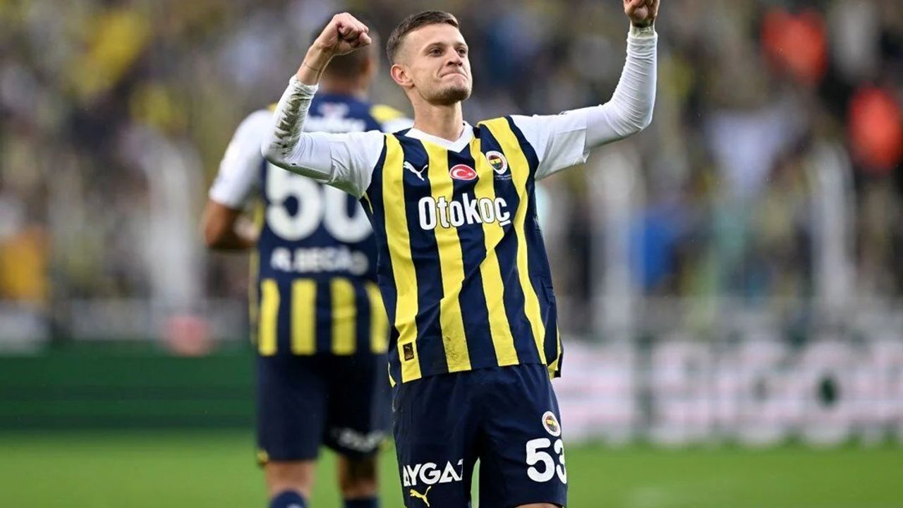 Fenerbahçe'nin orta saha oyuncusu Szymanski, Napoli'nin takibinde