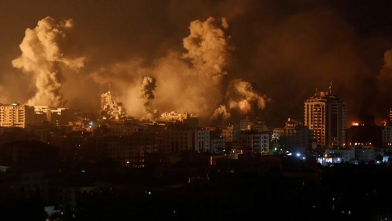 İsrail Donanması Gazze'yi Denizden Vurdu