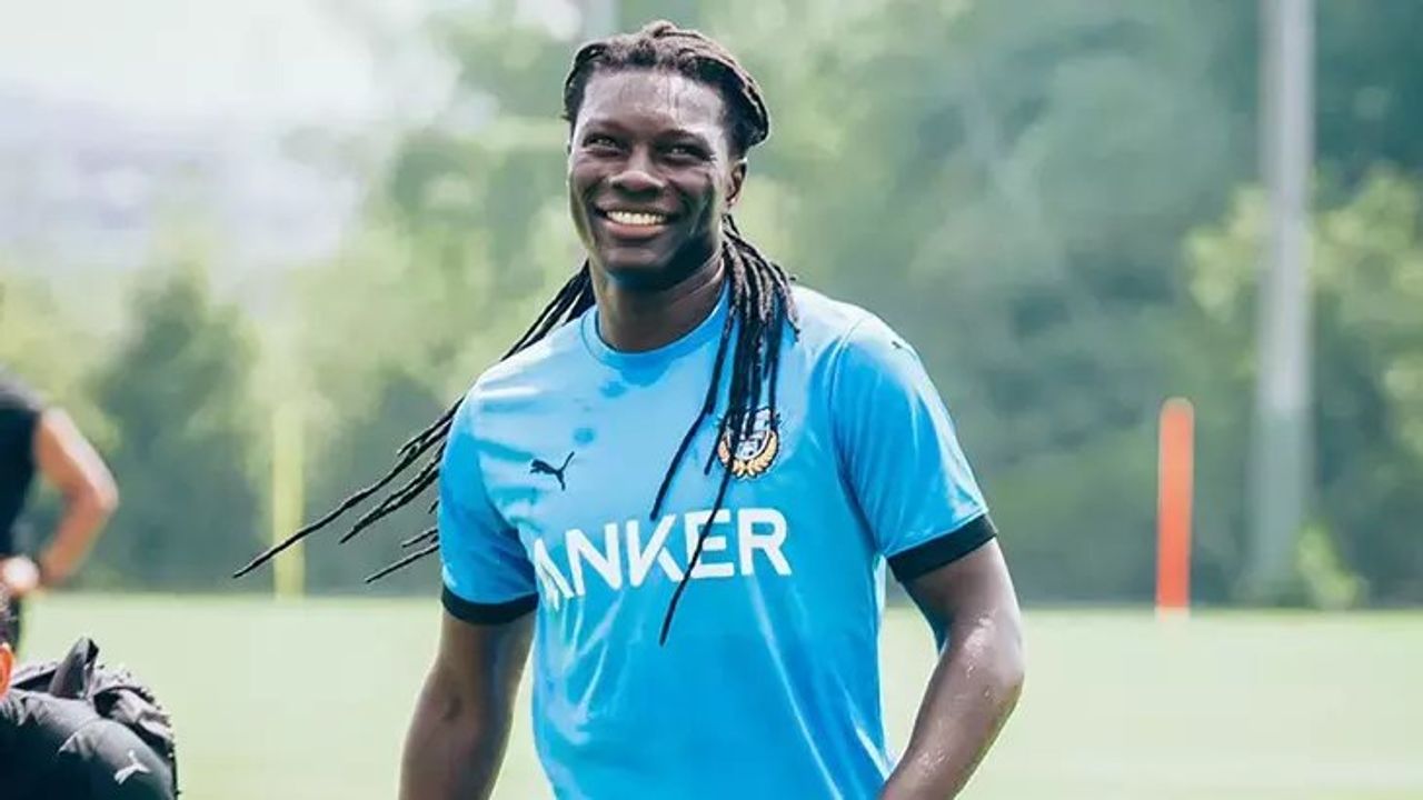 Bafetimbi Gomis Japonya'da Beklentileri Karşılayamadı