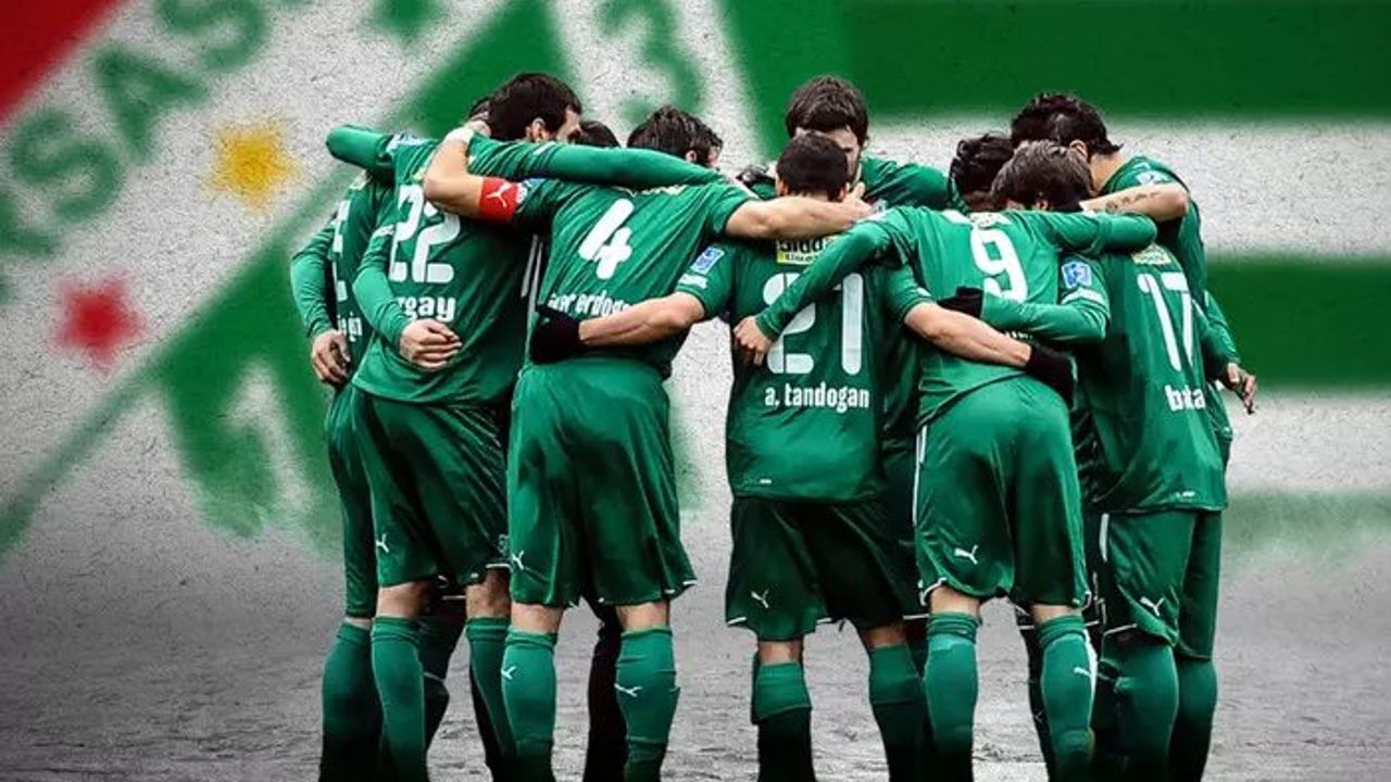 Bursaspor, Ziraat Türkiye Kupası'nda Gölcükspor'a mağlup oldu ve Teknik Direktör Nedim Vatansever ile yollarını ayırdı