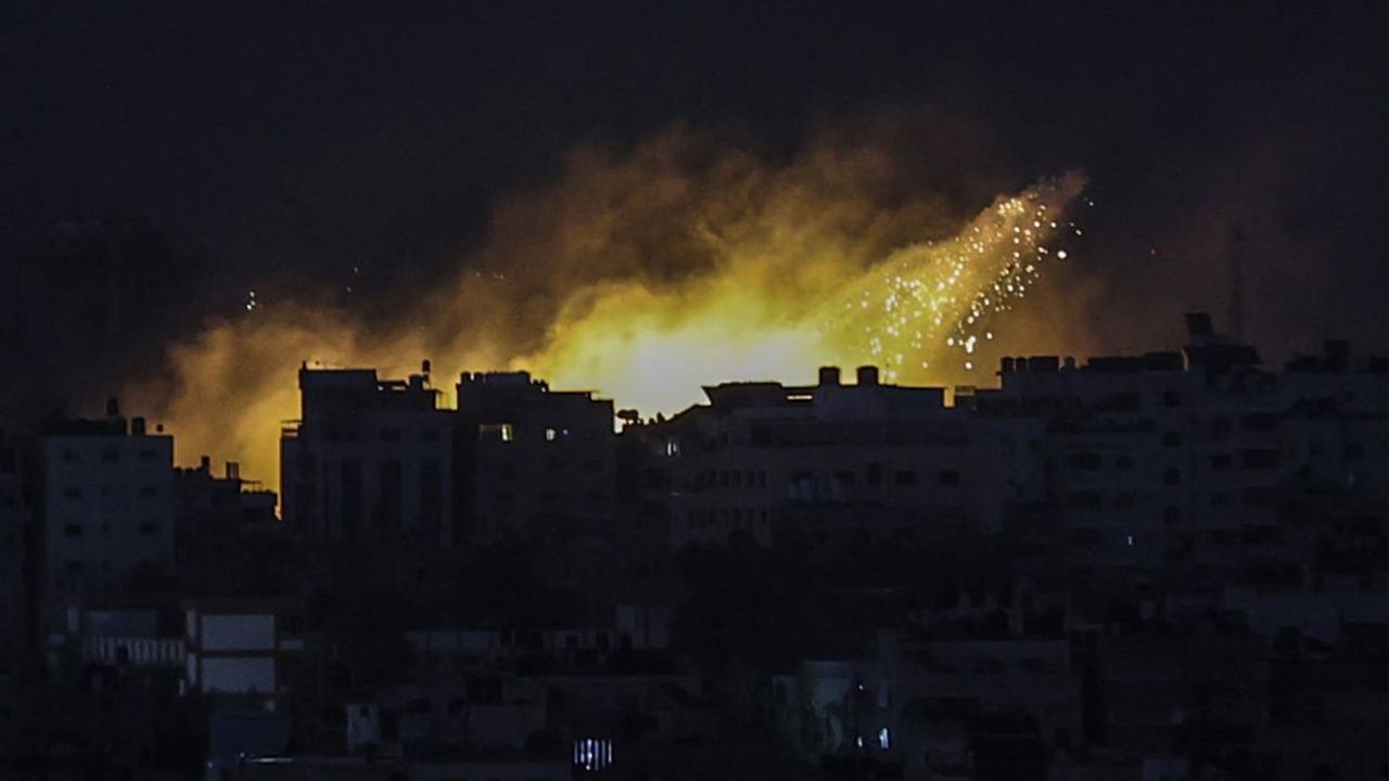 Gazze'deki Çocuk Hastanesi Fosfor Bombasıyla Saldırıldı