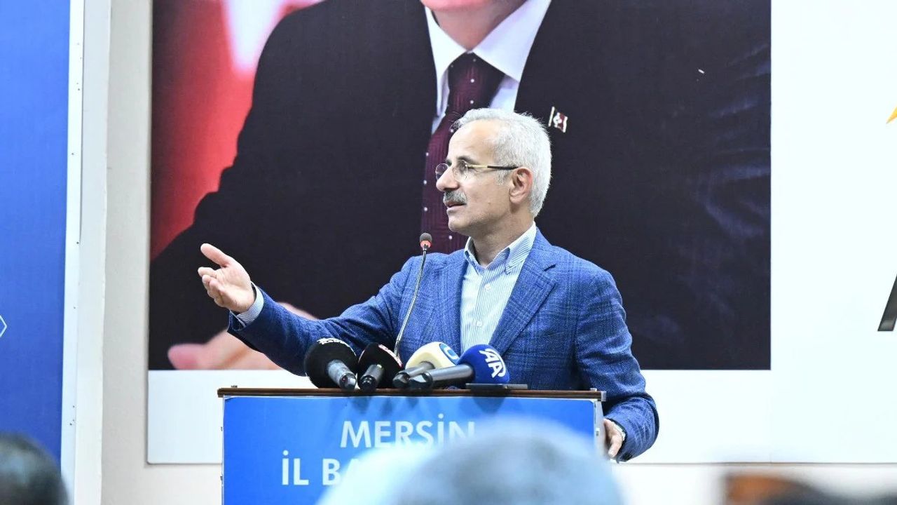 Ulaştırma ve Altyapı Bakanı Abdulkadir Uraloğlu, AK Parti Mersin İl Başkanlığı Ziyaretinde Konuştu