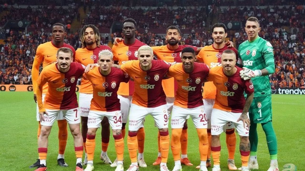 Galatasaray, Trendyol Süper Lig ve UEFA Şampiyonlar Ligi'nde İyi Performans Sergiliyor