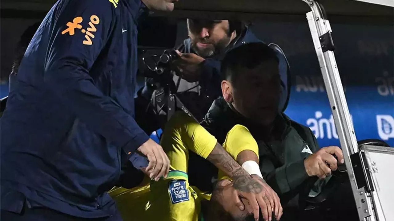 Neymar, Uruguay - Brezilya Maçında Sakatlandı