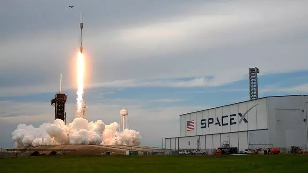 SpaceX, Avrupa'nın Önemli Navigasyon ve İletişim Uydularını Yörüngeye Taşıma Anlaşması İmzaladı