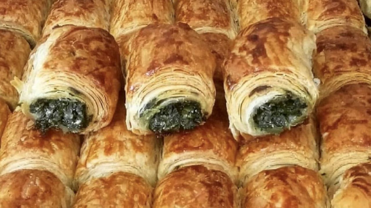 Pratik Hazır Yufkadan Ispanaklı Börek Tarifi