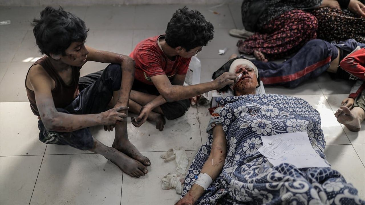 İsrail Bombardımanıyla Gazze'deki Sağlık Sistemi Çöktü