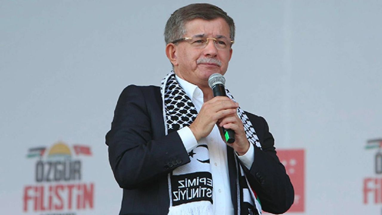 Uğur Dündar, Ahmet Davutoğlu'nun Suriye Politikasına Tepki Gösterdi