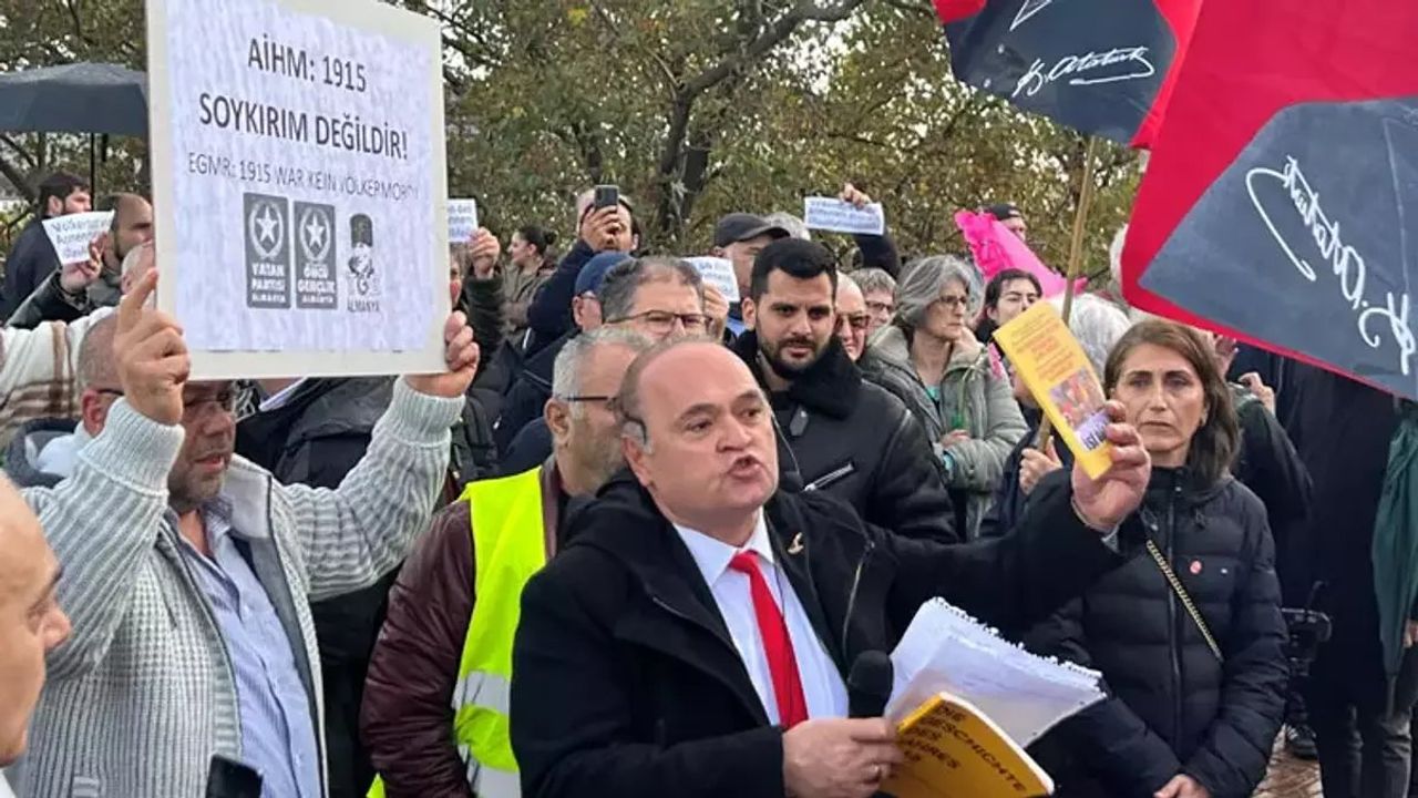 ÖNCÜ Gençlik Derneği ve Vatan Partisi Üyeleri Köln'de Gösteri Düzenledi